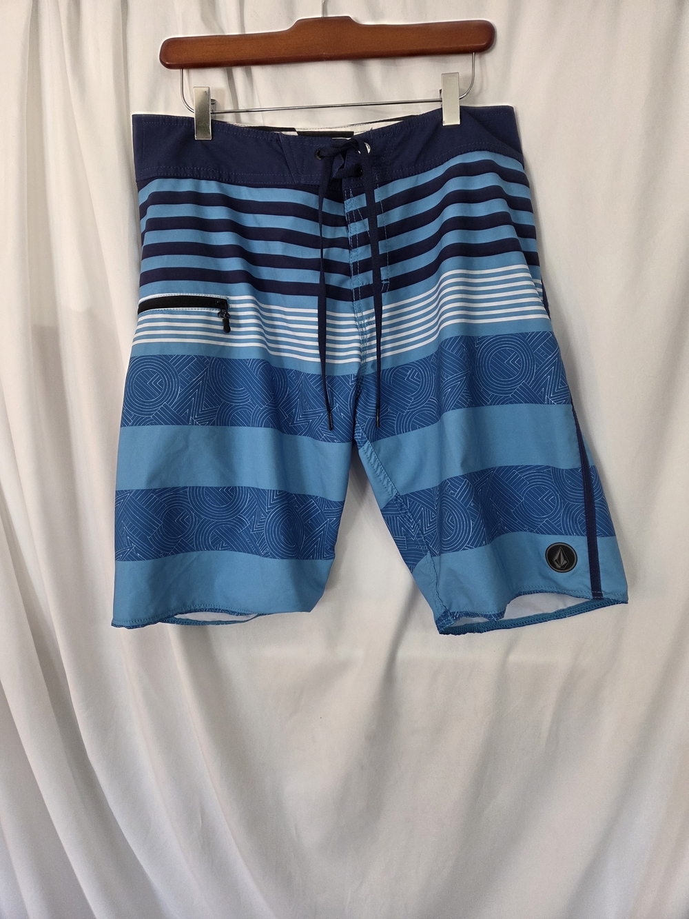 Volcom Blue/White Striped Zip Pockets Board Shorts Size 32